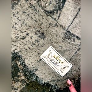 Olive Artizia Wilfred Wool Shawl